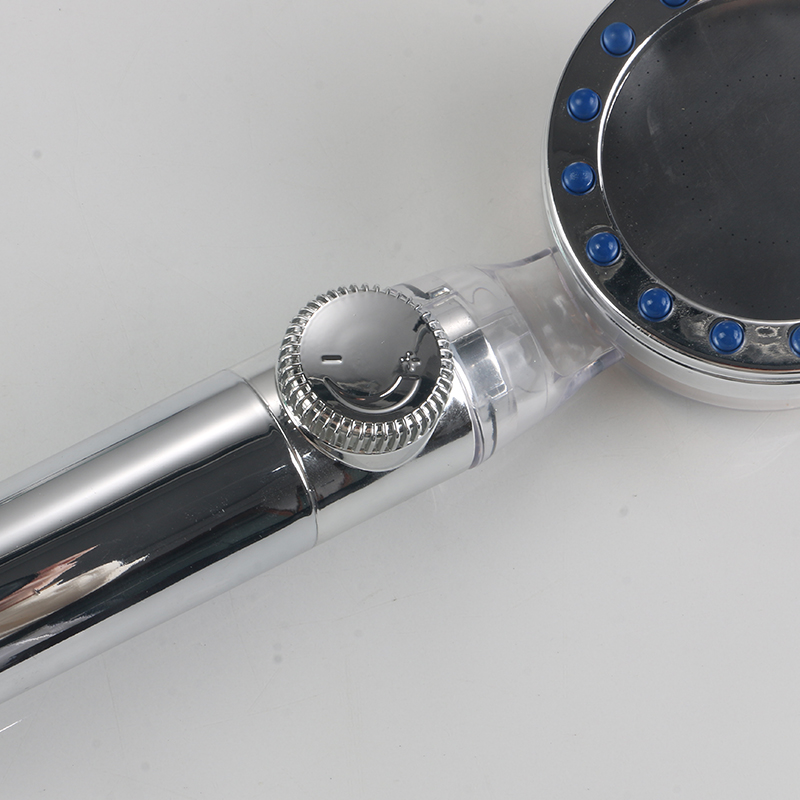 Quelles sont les principales différences entre un tuyau flexible de douche en acier inoxydable et un tuyau en PVC ?