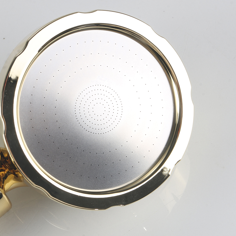 Pomme de douche japonaise en or