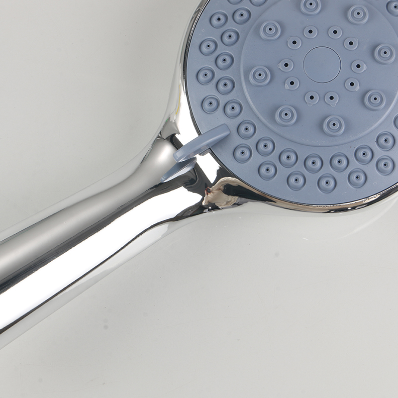 Existe-t-il des caractéristiques uniques ou innovantes disponibles dans les pommes de douche en acier inoxydable ?